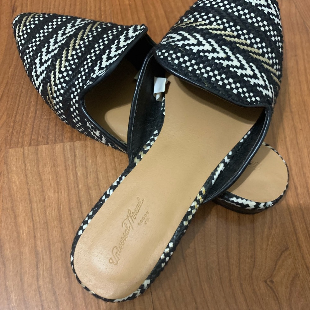 Universal Thread Slide On Flats Size 6 1/2 - image 5